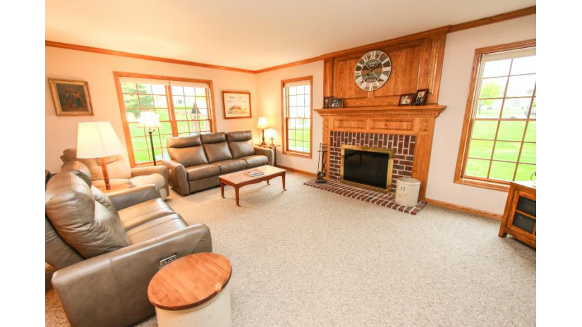 W171N5476 Autumn View Ln Menomonee Falls, WI 53051 by Coldwell Banker HomeSale Realty - Wauwatosa $444,900