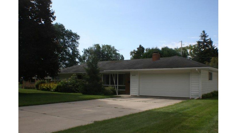 219 Heidel Rd Thiensville, WI 53092 by Jump Start Realty, LLC $269,900