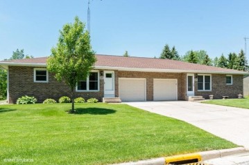 255 Mary St A, Mayville, WI 53050-1067