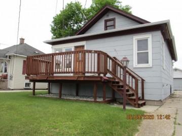 1811 Lincoln St, Two Rivers, WI 54241-2748