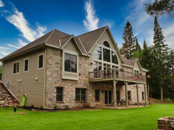 7206 Bayside Ln, Land O Lakes, WI 54540