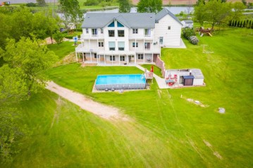 1625 Meadowlark Rd, Saukville, WI 53021