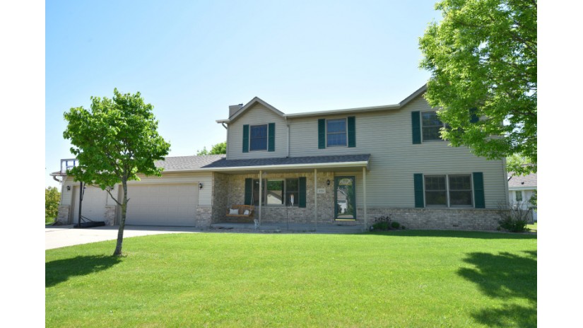 325 Quail Cir West Bend, WI 53095 by Shorewest Realtors $314,900