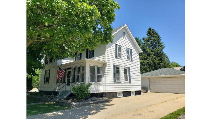 623 Park St Watertown, WI 53098 by Realty Executives Platinum $179,900