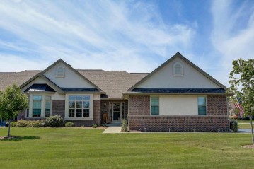 117 Eagles Cove Cir, North Prairie, WI 53153