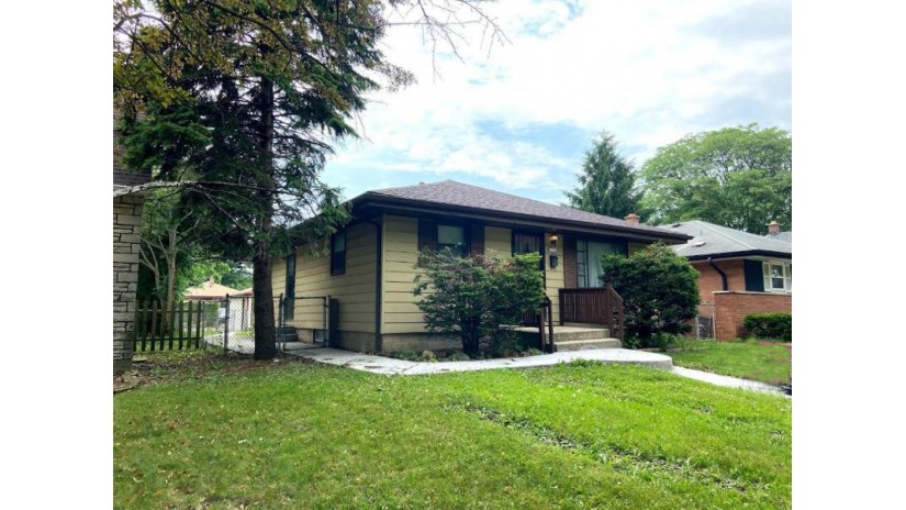 4707 N 69th St Milwaukee, WI 53218 by HomeWire Realty $119,900