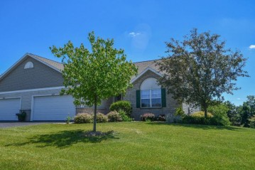 W1185 High Pointe Cir, Rubicon, WI 53078-9618