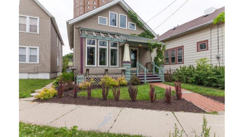 1625 N Warren Ave Milwaukee, WI 53202 by RE/MAX Realty Pros~Brookfield $245,000