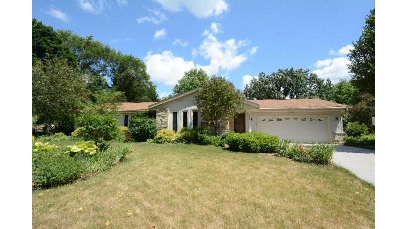 818 Crestwood Dr Waukesha, WI 53188 by RE/MAX Realty Center $305,000