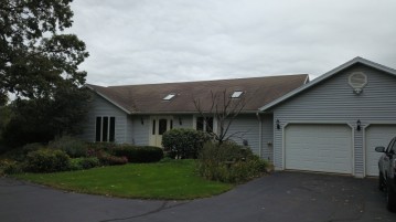 W1934 Potter Rd, Spring Prairie, WI 53105-2759