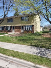 211 S 11th St D, Oostburg, WI 53070-1376