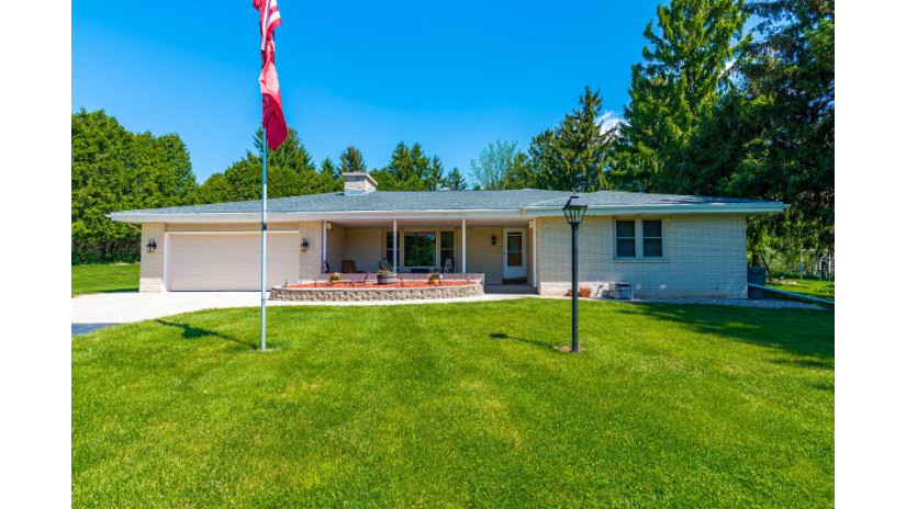 4690 Columbia Rd Cedarburg, WI 53012 by Collins & Company Realty $389,900