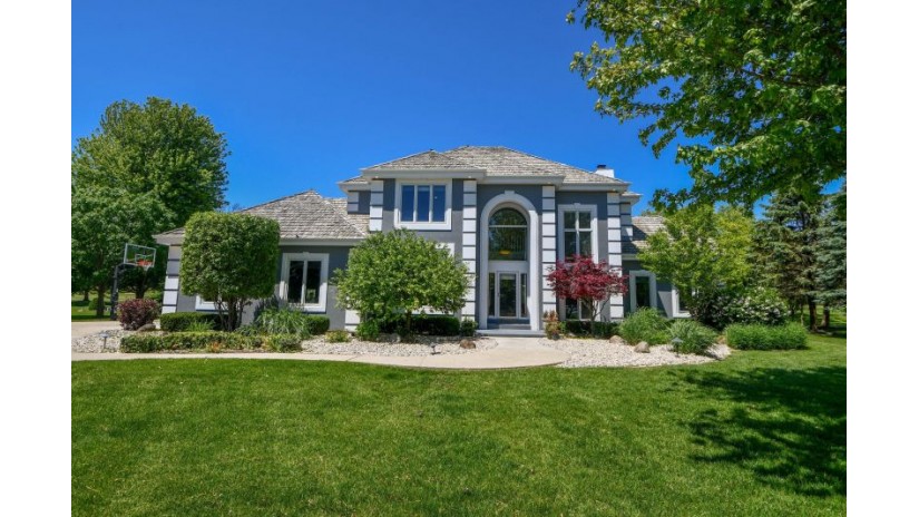 1201 E Pineview Ct Hartland, WI 53029 by Shorewest Realtors $639,800