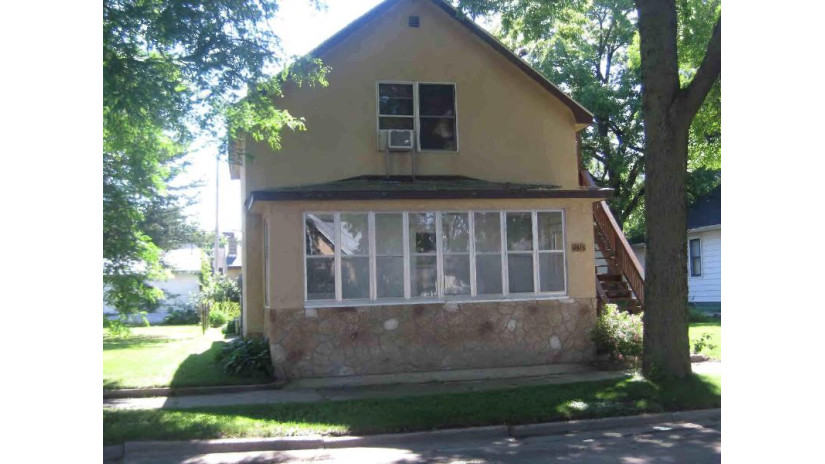 2313 13th St S La Crosse, WI 54601 by Transaction Realty $188,900