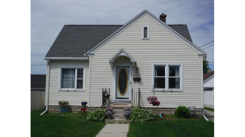 1338 S 21st St Manitowoc, WI 54220 by Coldwell Banker Real Estate Group~Manitowoc $109,900