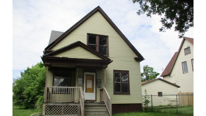 2761 N 18th St Milwaukee, WI 53206 by Midwest Executive Realty $9,100