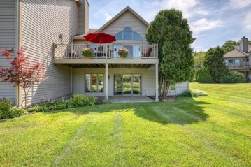 N24W30446 Crystal Springs Dr, Delafield, WI 53072-4275