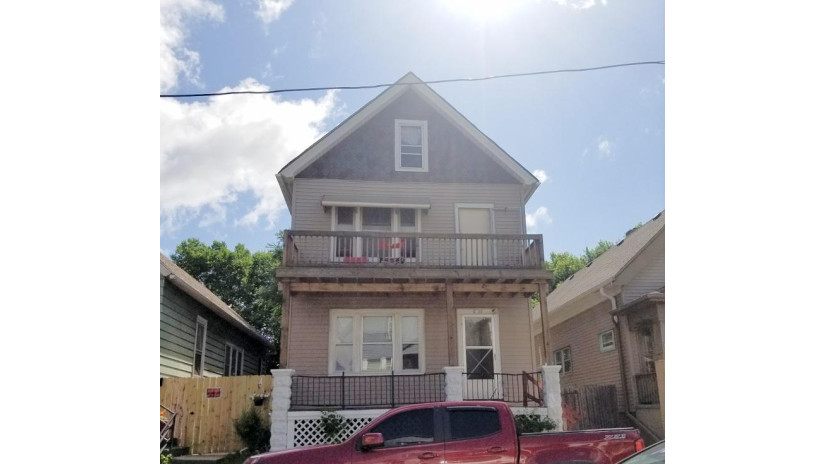 2150 S 5th Pl Milwaukee, WI 53207 by Premier Point Realty LLC $79,900