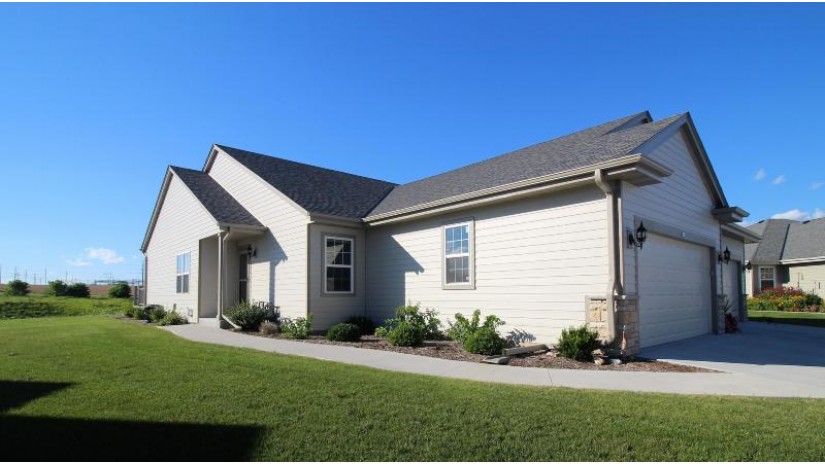 684 Farmstead Ct Slinger, WI 53086 by Redefined Realty Advisors LLC $274,900