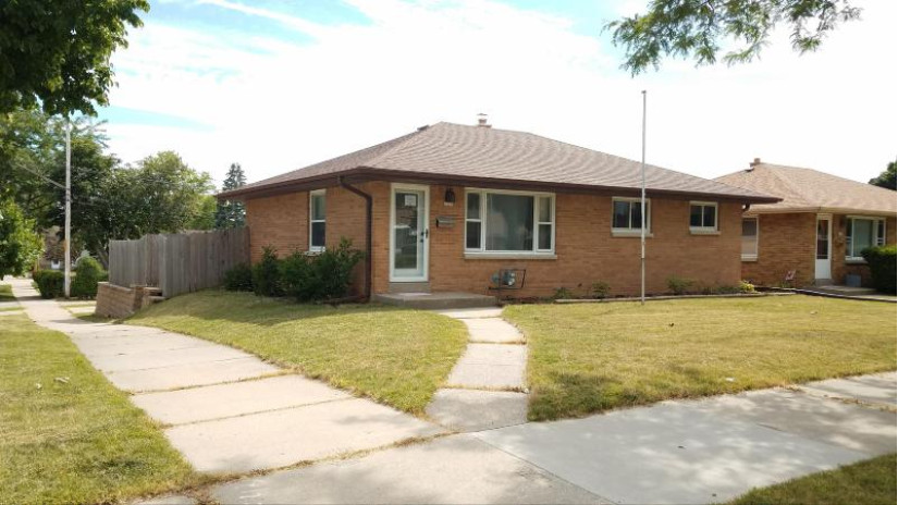 3377 E Whittaker Ave Cudahy, WI 53110 by Andrew's Realty $192,500