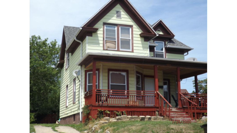 1006 Albert St Racine, WI 53404 by RE/MAX Newport $62,000