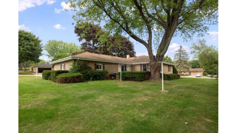 3807 Hillcrest Pl Johnsburg, IL 60051 by Coldwell Banker Realty -Racine/Kenosha Office $215,000