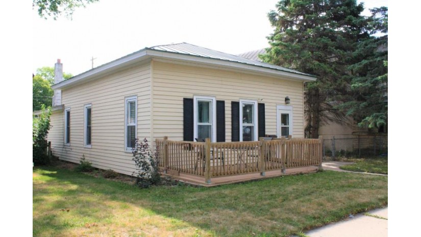 816 Caledonia St La Crosse, WI 54603 by RE/MAX Results $114,900