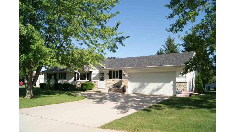 347 Bentwood Dr Brillion, WI 54110 by NON MLS $189,900