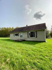 W7339 Chalk Hills Rd, Daggett, MI 49821