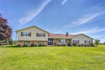 10023 Center Road, Centerville, WI 53063