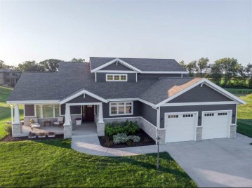 711 Kenseth Way, Cambridge, WI 53523