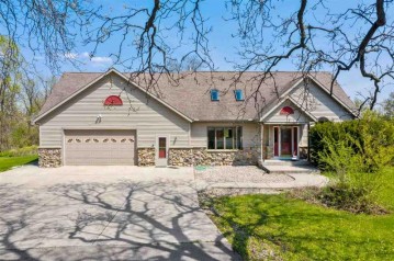 1021 Prairie Queen Rd, Christiana, WI 53523