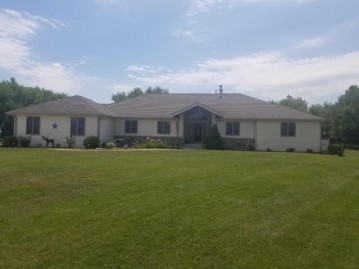 S21W37715 Becker Ct, Dousman, WI 53118