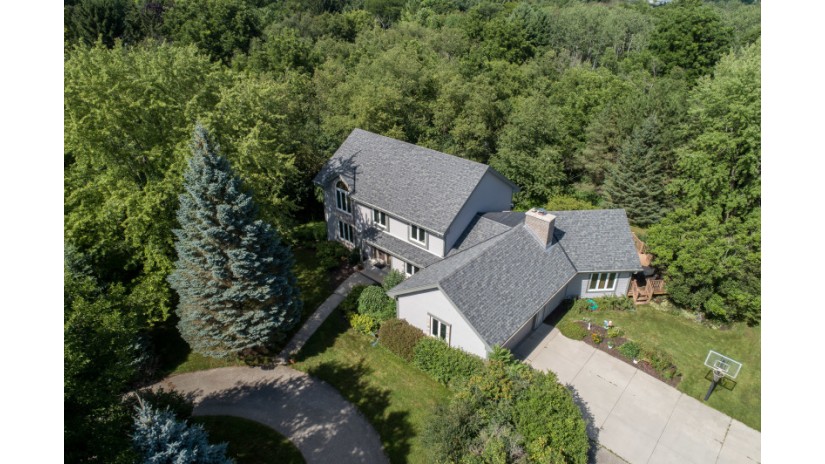 W269S3450 Merrill Hills Rd Waukesha, WI 53189 by Shorewest Realtors $549,000