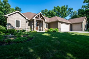 W5567 Briarwood Rd, Sugar Creek, WI 53121-3026