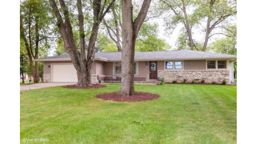 9321 S 94th St Franklin, WI 53132 by Coldwell Banker Realty $359,900