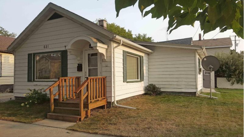 621 Hubbard St Racine, WI 53402 by RE/MAX Newport $59,900