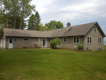 5266 Sandy Beach South, Belgium, WI 53004-9733