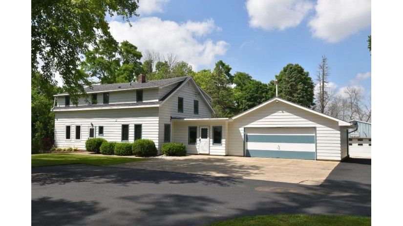 10620 W Friestadt Rd Mequon, WI 53097 by First Weber Inc- Mequon $425,000