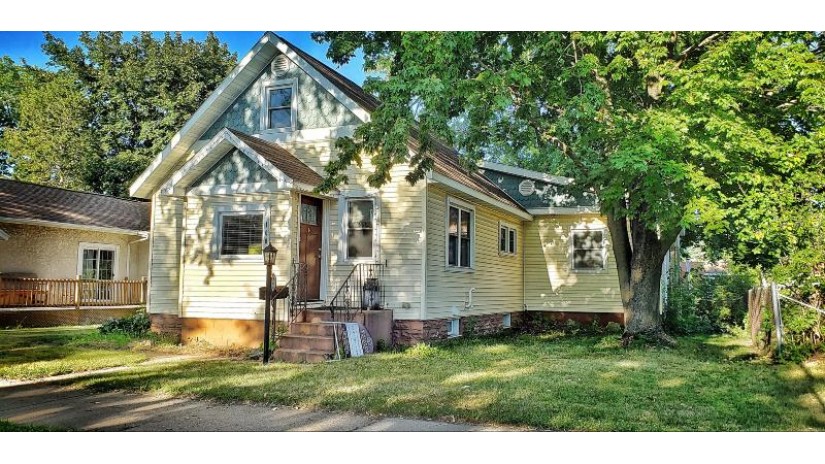 160 Caledonia St La Crosse, WI 54603 by Berkshire Hathaway HomeServices North Properties $135,900