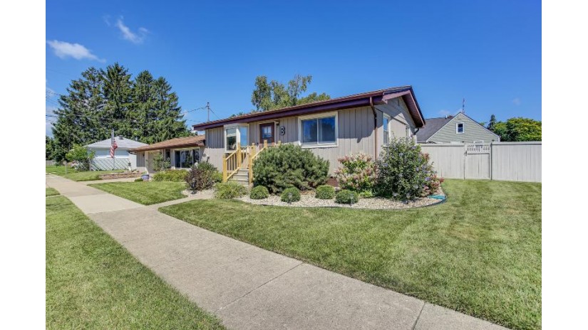 2924 25th Ave Kenosha, WI 53140 by Welcome Home Real Estate Group, LLC $199,900