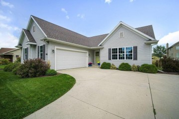 311 Parkview Cir, Glenbeulah, WI 53023-1235