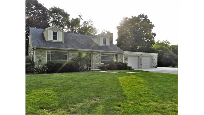 4501 W Hiawatha Dr Mequon, WI 53092 by Meyer & Associates Real Estate Services $364,900