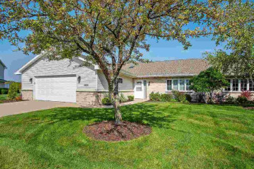 1625 Twin Lakes Circle, Bellevue, WI 54311