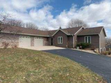 601 Viking View Dr 10, Reedsburg, WI 53959