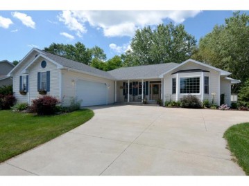 107 Lazy Lake Dr, Fall River, WI 53932