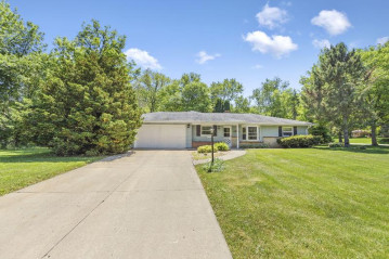 11441 Bridget Ln, Hales Corners, WI 53130-2429