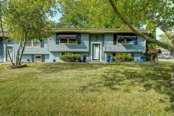 176 W Pembroke Way, Wales, WI 53183