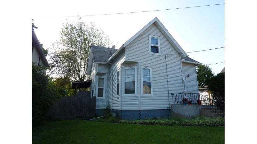 1524 Dr Martin Luther King Dr Racine, WI 53404 by RE/MAX Newport $79,900