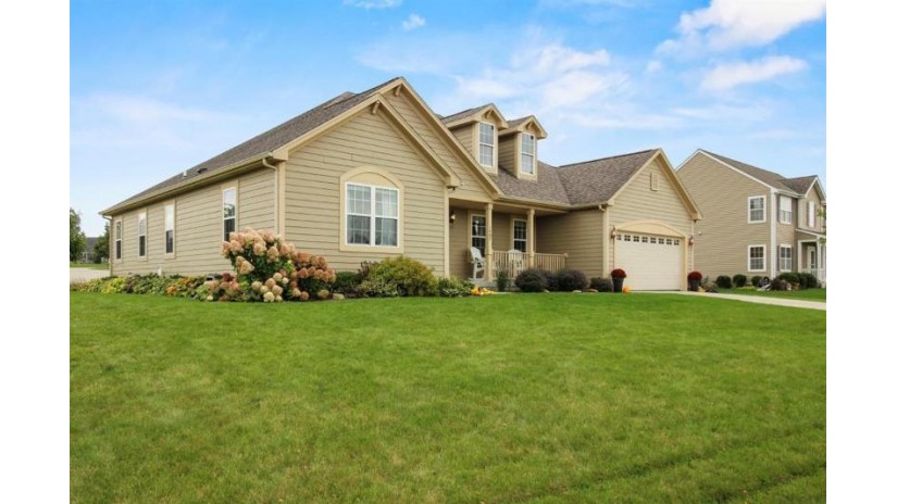 1407 Applewood Cir Mukwonago, WI 53149 by Realty Executives Southeast $379,000
